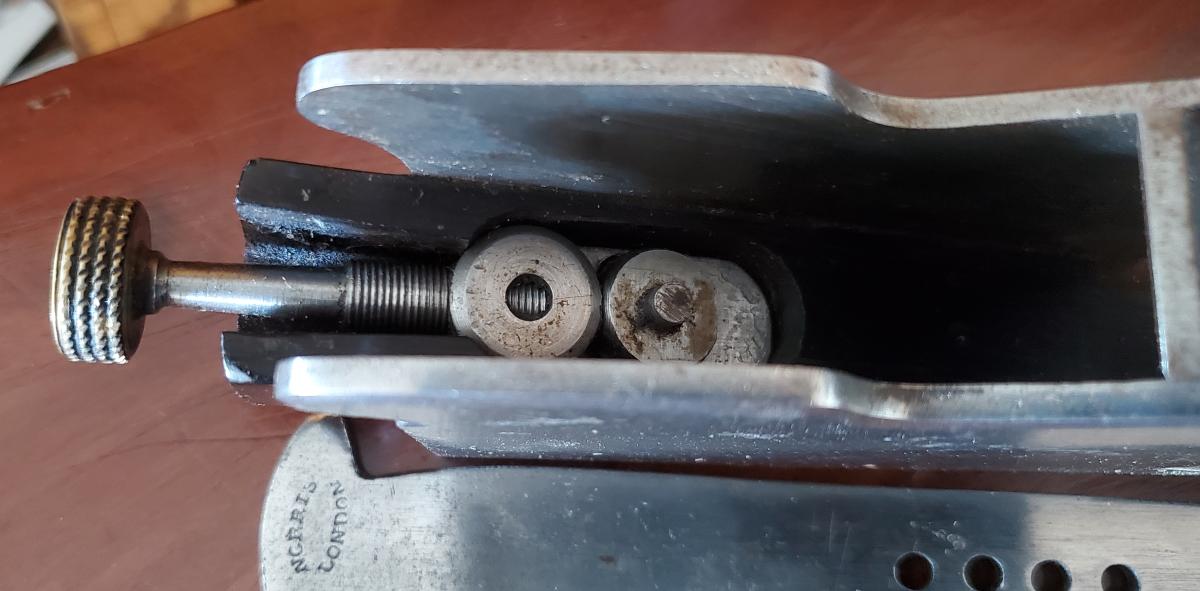 A closeup of the Norris A7 adjuster